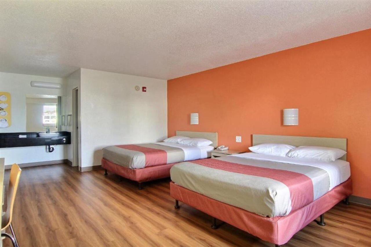 Motel 6-Middleburg Heights, OH - Cleveland Exterior foto